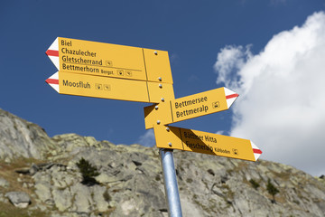 Wanderwegweiser ob der Bettmeralp, Wallis, Schweiz