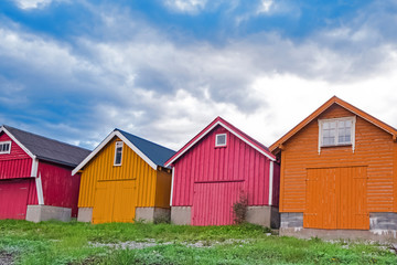 Obraz premium Colorful wooden houses standing next to each other.