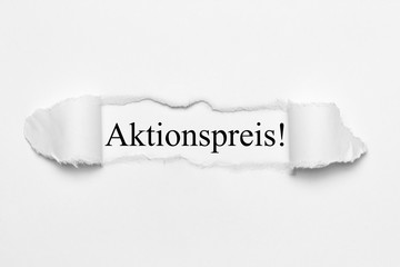 Aktionspreis! auf weißen gerissenen Papier