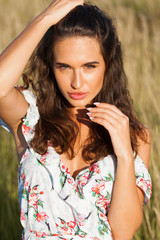 Naklejka premium Portrait close up of young beautiful brunette woman