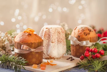 Fototapeten Panettone and pandoro Italian Christmas cakes.  © travelbook