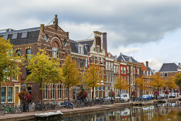 Fototapeta na wymiar Oude vest channel, Leiden, Netherlands