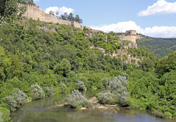 Fototapeta na wymiar walls of medieval stronghold Tsarevets in Veliko Tarnovo