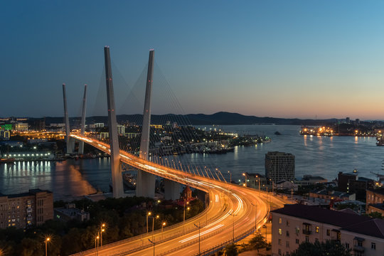 Fototapeta Night view of the bridge of the Golden horn in summer. Vladivostok, Russia