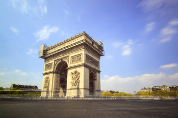 Fototapeta na wymiar Long exposure view of the Arc du Triomphe at the Place de Gaulle in Paris, France 