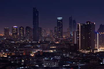 Fototapeta na wymiar clear night skyline with cityscape lighting up