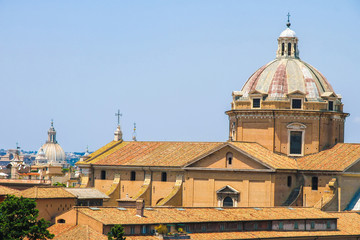 Obraz premium View on a historic church in Rome, Italy on a sunny day.