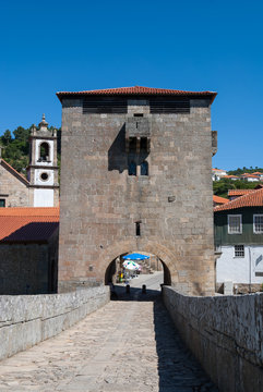 Torre del puente de Ucanha, Tarouca. Vale do Douro, Portugal.