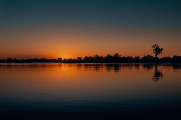 Sonnenuntergang am Okavango Fluss, Namibia