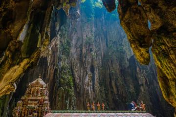 Fototapeta premium Wewnątrz jaskini Batu w Kuala Lumpur. Malezja