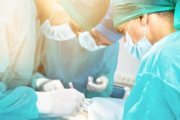 Group surgeons in the operating room
