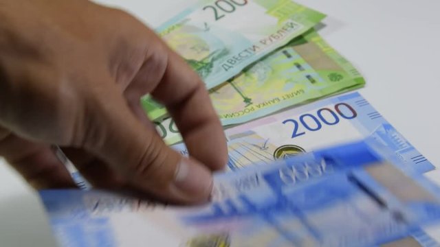 Read Russian bills. Calculate rubles 200 and 2000 face value