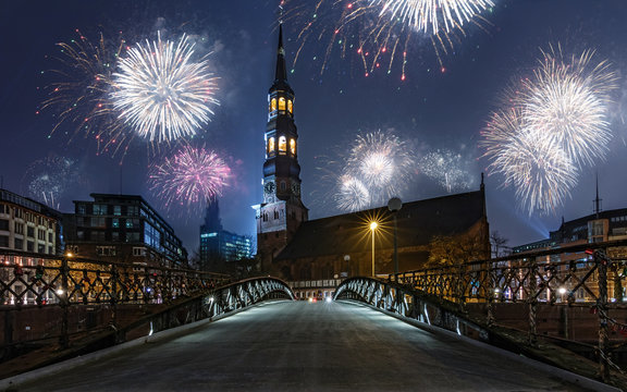 Silvester Feuerwerk in Hamburg