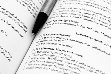 Fototapeta premium Körperverletzung im Strafgesetzbuch