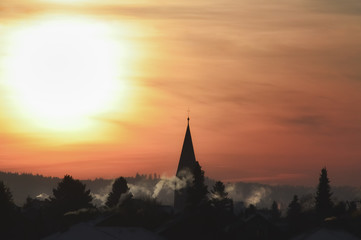 Obraz premium Village silhouette and colorful sunrise