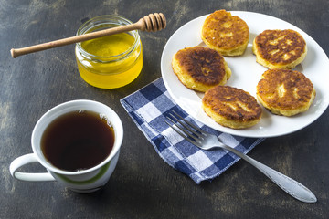 Cottage cheese pancakes with honey