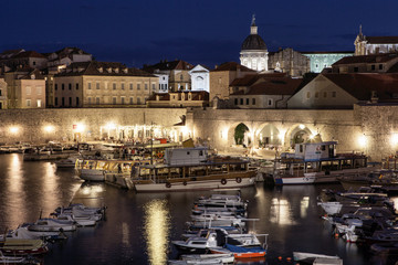 Obraz premium Dubrownik at night in Croatia, Europe