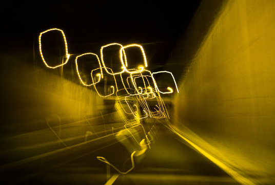luces en la carretera