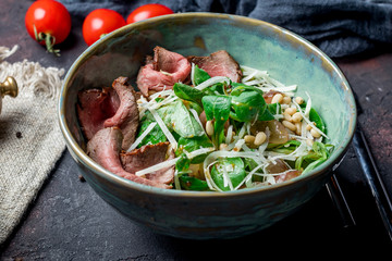 Salad with roast beef