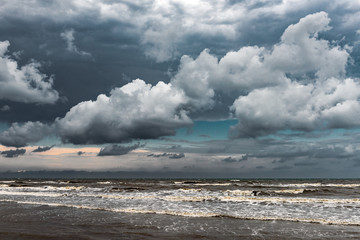 Fototapeta na wymiar Beautiful sky with dense clouds over the stormy sea