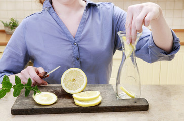 How to make lemonade, step by step, tutorial.