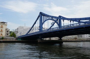 Fototapeta na wymiar Tokio: blaue Brücke