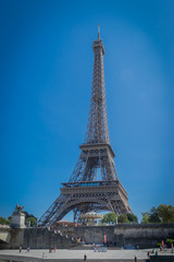 Fototapeta na wymiar Paris, France - 08 18 2018: Les Quais de Seine - La tour Eiffel vu d'un Bateau mouche