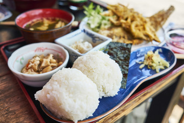 おにぎり定食