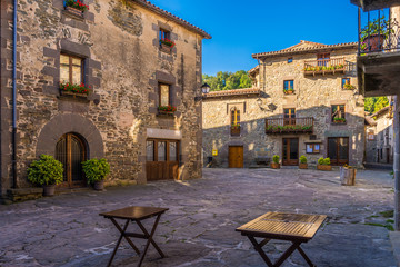 Fototapeta na wymiar Beautiful ancient village of Rupit (Catalonia, Spain)