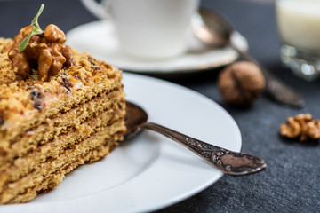 Dessert honey cake