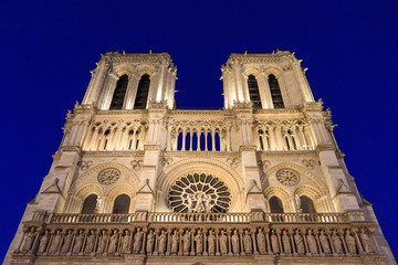 Fototapeta na wymiar Facade of the Notre-Dame cathedral in the blue hour in Paris, France 