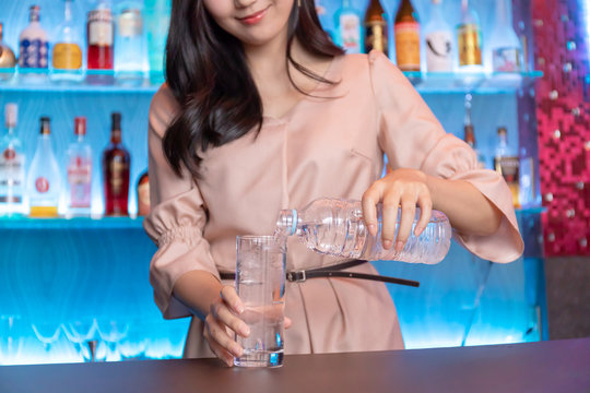 「ガールズバー」の画像 - 155 件の Stock 写真、ベクターおよびビデオ | Adobe Stock