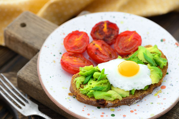 Fried tomatoes and avocado quail egg sandwich