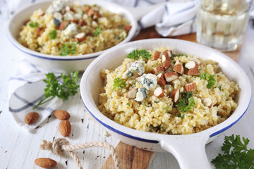Bulgur cereal risotto with blue cheese, parsley and almonds