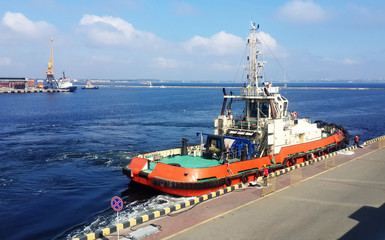 tugboat in traiding port