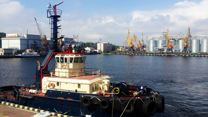 tugboat in traiding port