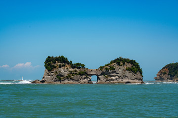 Fototapeta na wymiar Engetsuto Island at Shirahama, Wakayama, Japan 和歌山白浜の円月島