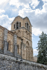 Fototapeta na wymiar Basilica románica de San Vicente en la ciudad de Ávila, España