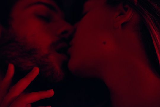 red light kiss