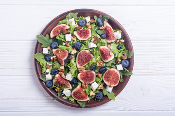 Figs salad with cheese
