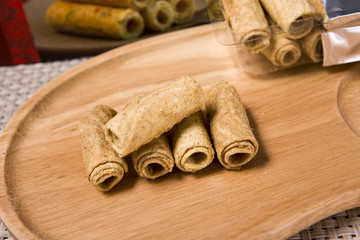 cinnamon sticks on wooden background