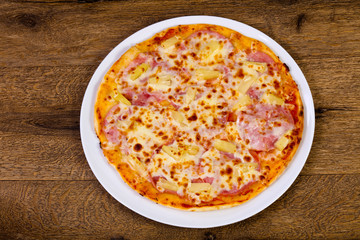 Pizza with ham