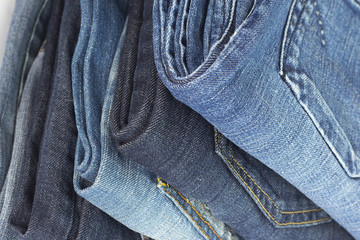 Naklejka premium Jeans piegati in pila 