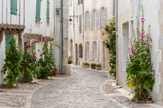 Fototapeta authentic cobblestone street, Saint Martin de Re, France.