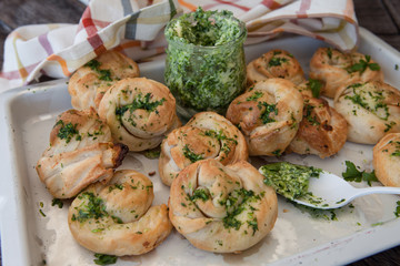 Herzhaftes Gebaeck aus Blaetterteig