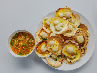 Grilled scallops with butter.