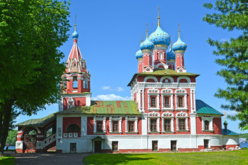 Fototapeta na wymiar UGLICH, RUSSIA. Church of the tsarevitch Dimitrii on Blood (the 17th century) in summer day. Yaroslavl region