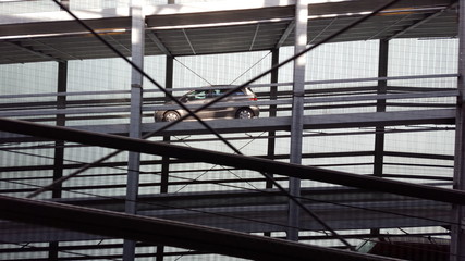 Auto im Parkhaus