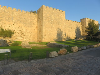 Fototapeta premium Vue sur la muraille autour de Jerusalem