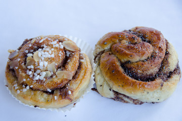 Cinnamon bun and cardamon bun